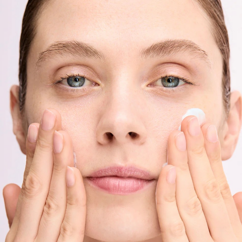 Margy's The Azulene Cleansing Milk_application