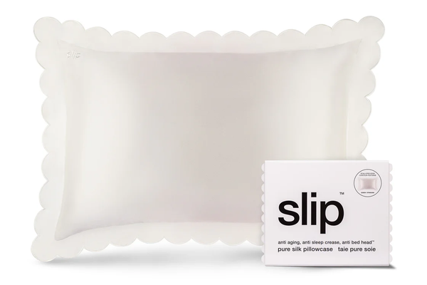 White Queen Zippered Pillowcase With Scalloped Edge
