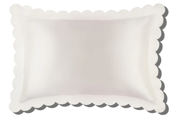 White Queen Zippered Pillowcase With Scalloped Edge