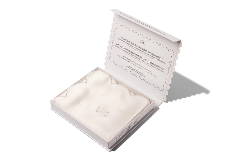 White Queen Zippered Pillowcase With Scalloped Edge