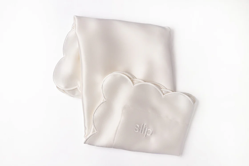 White Queen Zippered Pillowcase With Scalloped Edge